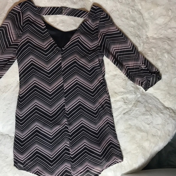 Lily Rose Chevron Blush and Black Dress - Picture 3 of 7